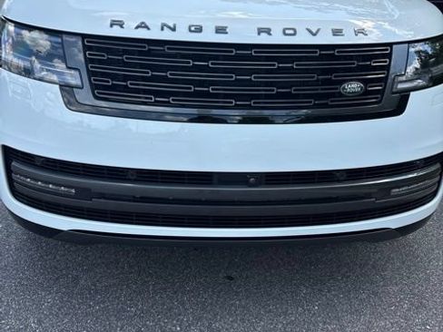 Used 2024 Land Rover Range Rover SE AWD/4WD image 12