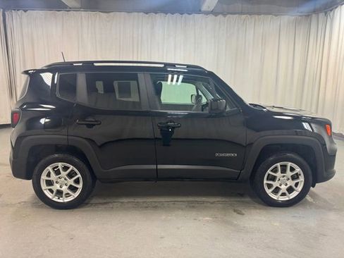 Used 2020 Jeep Renegade Latitude w/ Cold Weather Group AWD/4WD image 3