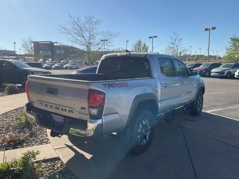 Used 2019 Toyota Tacoma TRD Off-Road AWD/4WD image 7