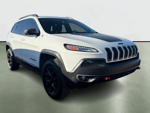 Used 2016 Jeep Cherokee Trailhawk w/ Comfort/Convenience Group image 5