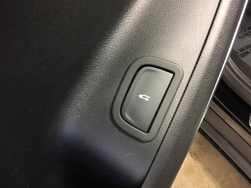 Used 2025 Buick Enclave Preferred image 32