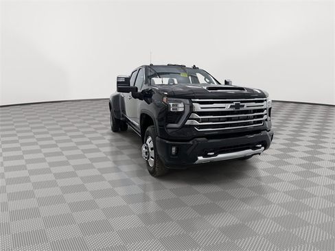 Certified 2024 Chevrolet Silverado 3500 High Country w/ High Country Premium Package image 3