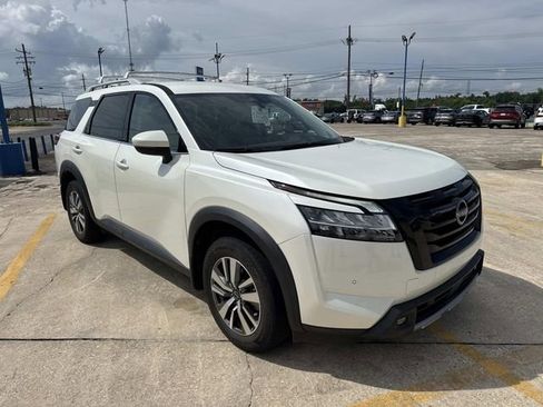 Used 2023 Nissan Pathfinder SL w/ Lighting Package (N92) FWD image 5
