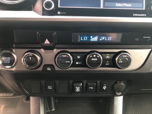 Used 2021 Toyota Tacoma TRD Off-Road AWD/4WD image 17