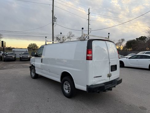 Used 2019 Chevrolet Express 2500 w/ Driver Convenience Package image 8