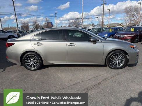 Used 2016 Lexus ES 350 w/ Navigation System Package image 4