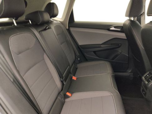 Used 2023 Volkswagen Taos SE w/ Panoramic Sunroof Package FWD image 19