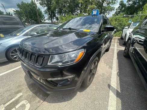 Used 2019 Jeep Compass Latitude FWD image 4
