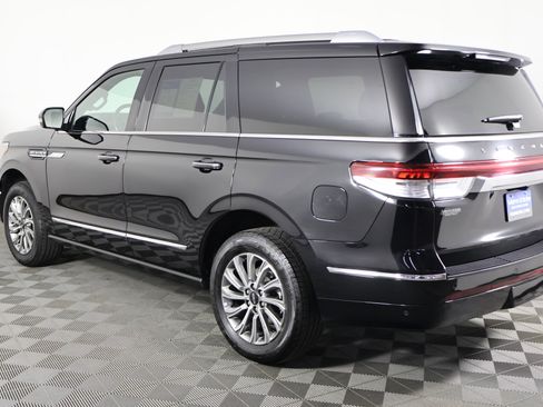 Used 2024 Lincoln Navigator Premiere image 8