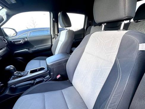 Used 2021 Toyota Tacoma TRD Off-Road w/ Technology Package image 23