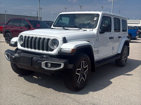 Used 2024 Jeep Wrangler Unlimited Sahara w/ Technology Group AWD/4WD image 2