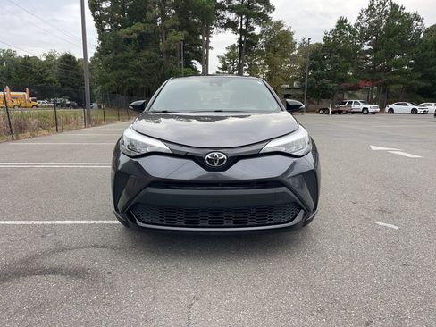 Used 2022 Toyota C-HR XLE image 3