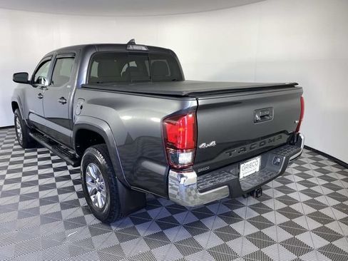 Used 2018 Toyota Tacoma SR5 AWD/4WD image 6