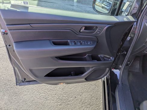 Used 2025 Honda Odyssey Sport-L image 14