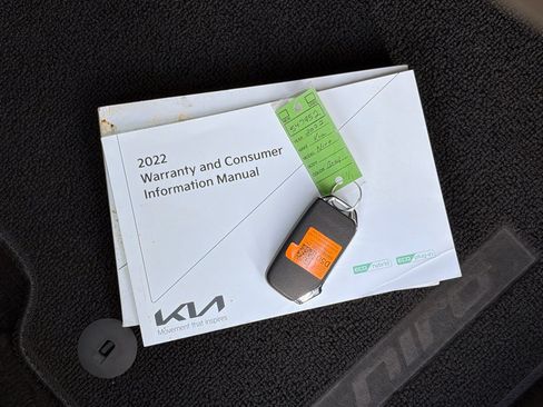 Used 2022 Kia Niro EX image 22