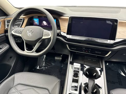 Used 2024 Volkswagen Atlas SE w/ Panoramic Sunroof Package FWD image 56