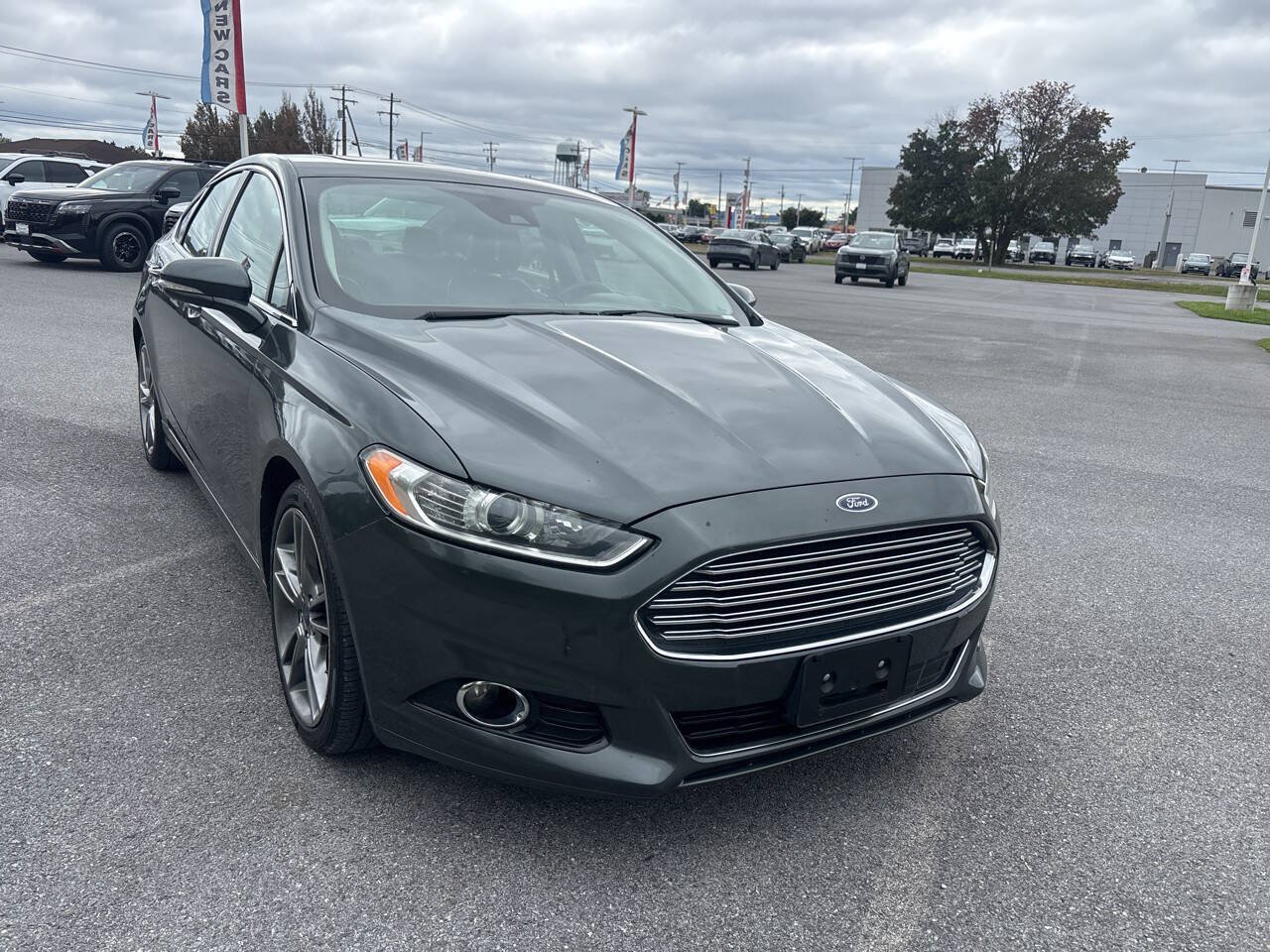 Used 2016 Ford Fusion Titanium FWD image 3