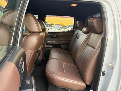 Used 2019 Toyota Tacoma Limited AWD/4WD image 26