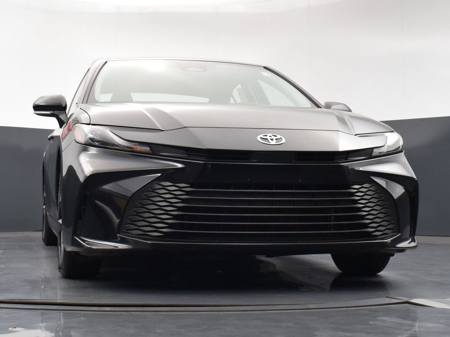 Used 2025 Toyota Camry LE FWD image 29