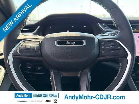 Used 2025 Jeep Grand Cherokee Limited w/ Luxury Tech Group II AWD/4WD image 27