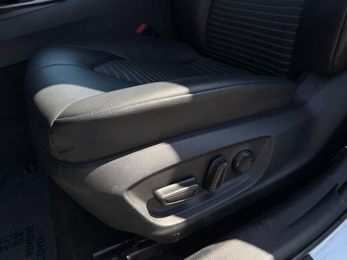 Used 2022 Toyota Camry SE image 12