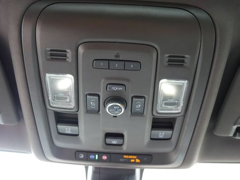 Used 2021 GMC Yukon SLT w/ SLT Premium Package AWD/4WD image 24
