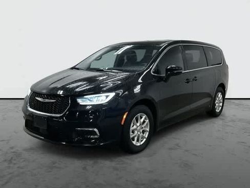 Used 2025 Chrysler Pacifica Select FWD image 1