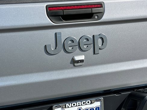 Used 2020 Jeep Gladiator Overland image 26