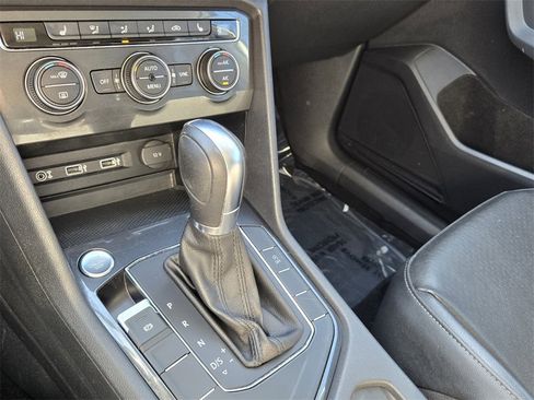 Used 2018 Volkswagen Tiguan SEL image 20