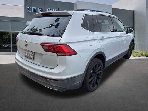Used 2019 Volkswagen Tiguan SE w/ Panoramic Sunroof Package image 3