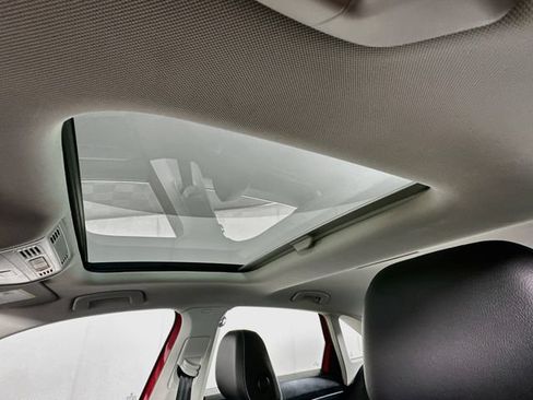 Certified 2023 Volkswagen Jetta SE w/ Panoramic Sunroof Package FWD image 20