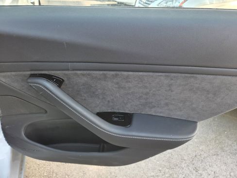 Used 2018 Tesla Model 3 image 11