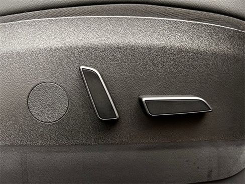 Used 2023 Tesla Model Y Performance image 28