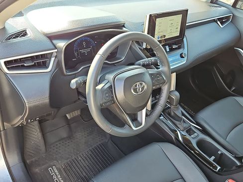 Used 2025 Toyota Corolla Cross XLE w/ Convenience Package AWD/4WD image 16