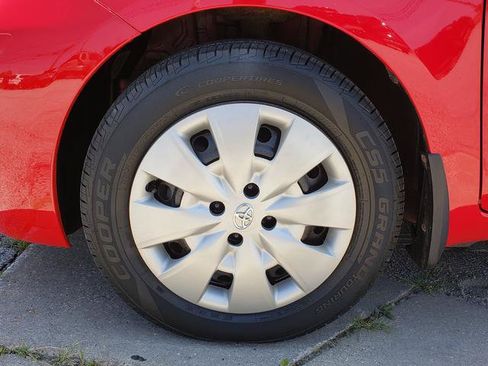 Used 2010 Toyota Yaris 4-Door Hatchback FWD image 27
