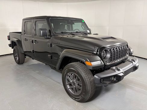 New 2026 Jeep Gladiator Sport AWD/4WD image 2