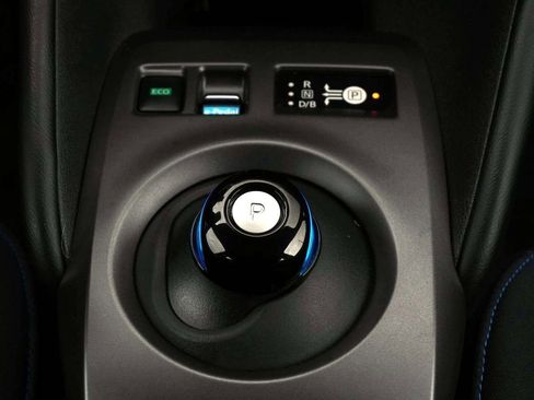 Used 2024 Nissan Leaf S image 22