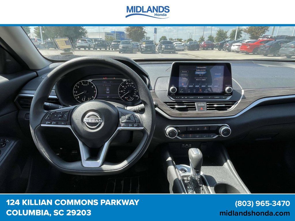 Used 2025 Nissan Altima 2.5 SV FWD image 11