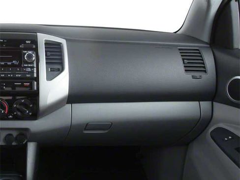 Used 2013 Toyota Tacoma 4x4 Access Cab V6 w/ TRD Sport Pkg image 13