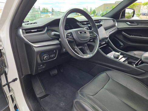 Used 2023 Jeep Grand Cherokee Overland AWD/4WD image 20