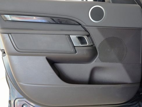 Used 2019 Land Rover Discovery SE image 25