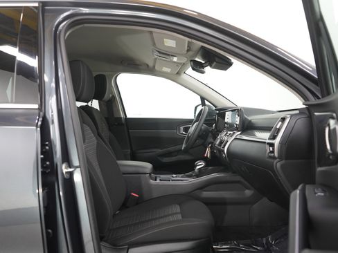Used 2022 Kia Sorento LX image 10