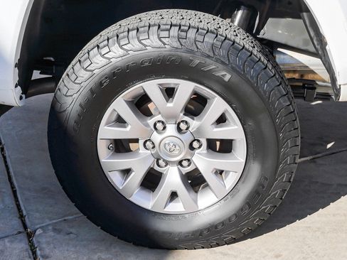 Used 2017 Toyota Tacoma SR5 image 11