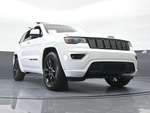 Used 2018 Jeep Grand Cherokee Altitude image 58
