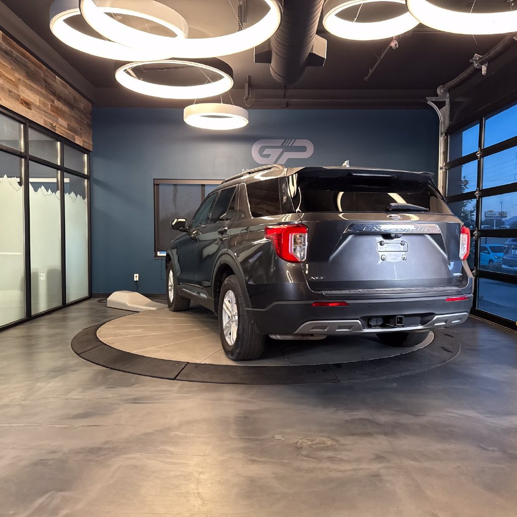 Used 2020 Ford Explorer XLT w/ Equipment Group 202A AWD/4WD image 5