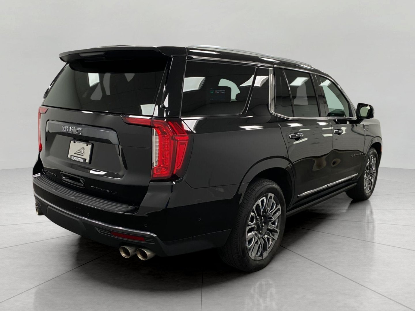 Used 2023 GMC Yukon Denali Ultimate AWD/4WD image 3