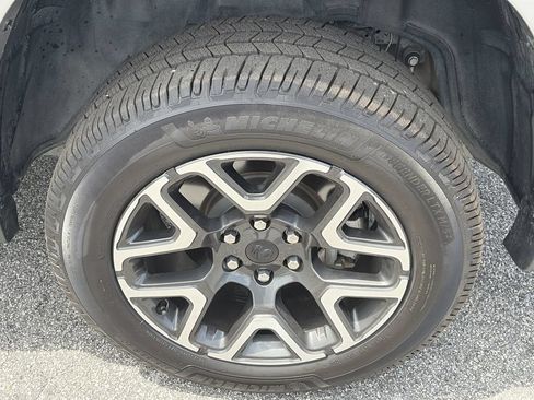 Used 2025 RAM 1500 Laramie AWD/4WD image 15