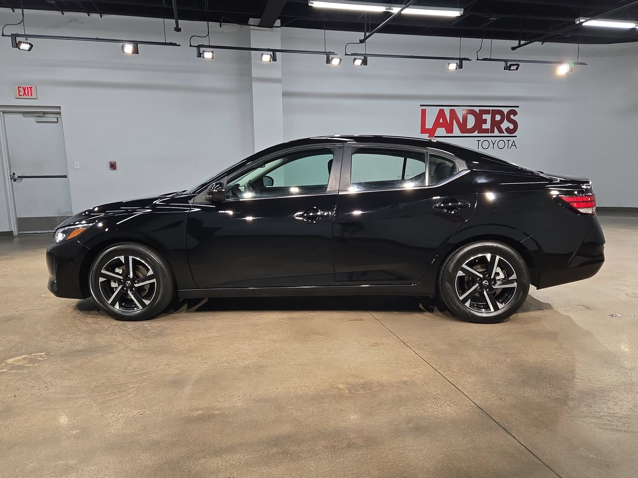 Used 2024 Nissan Sentra SV FWD image 4