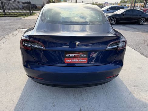 Used 2021 Tesla Model 3 Standard Range Plus image 4