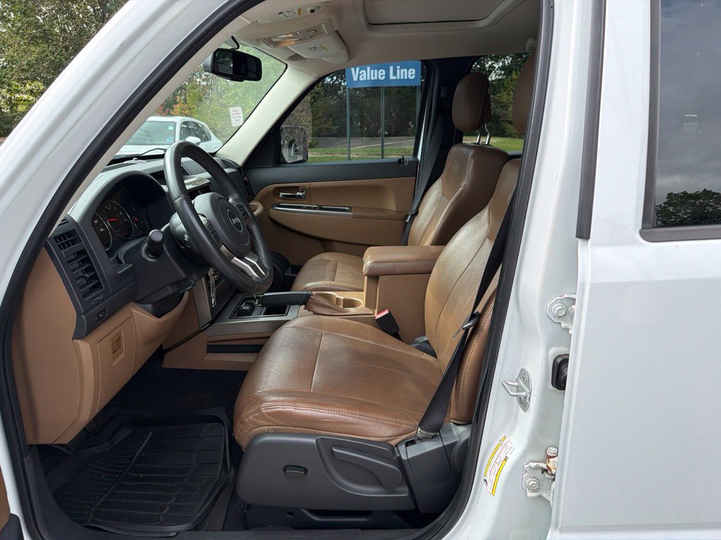 Used 2012 Jeep Liberty Limited w/ Comfort/Convenience Group AWD/4WD image 13